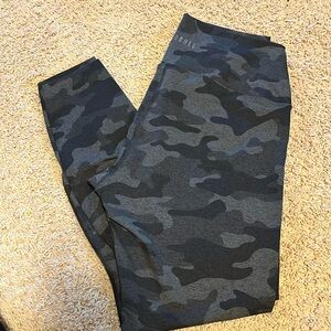 Nobull Grey Camo Leggings L